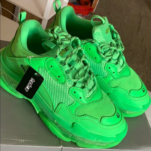 Balenciaga Triple S Runners - Picture 2 of 4